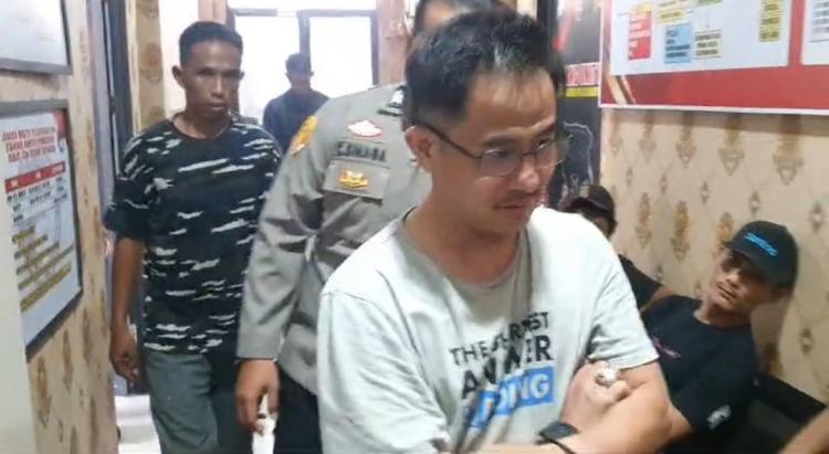 Diduga Bawa Sabu, Dua Pria Diamankan Warga dan Babinsa di Meral Karimun
