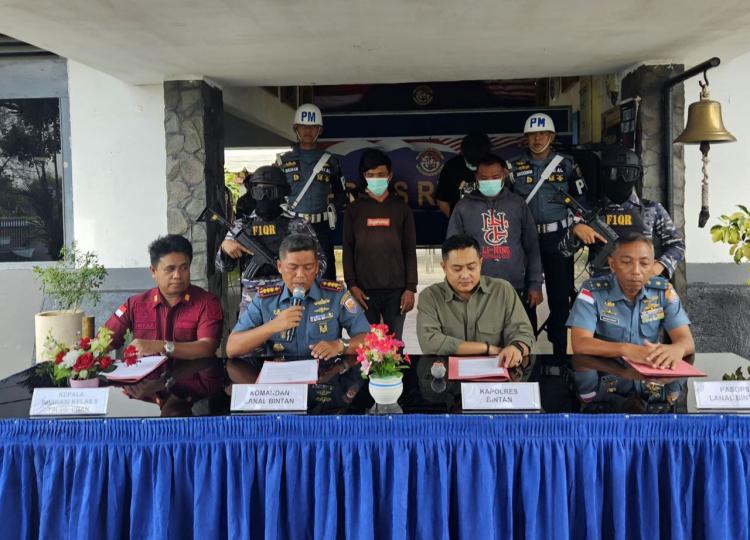 Sepasang WNA China Ditangkap Saat Diselundupkan dari Malaysia ke Batam Terancam 1 Tahun Penjara
