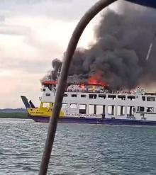 Kapal Roro KMP Tandeman Rute  Terbakar Saat Lego Jangkar di Perairan Telaga Punggur Batam