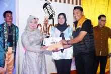 Marliana dari Buyu Raih Juara Pertama Lomba Karaoke Pilkada Damai 2024 Kabupaten Lingga