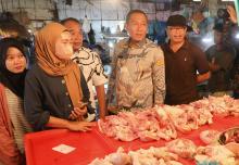 Pjs Wali Kota Batam Tinjau Pasar Tos 3000, Pastikan Stabilitas Harga Bahan Pokok