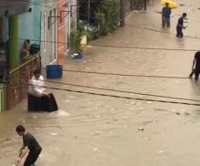 Batam Diguyur Hujan, Perumahan Singosari Bengkong Terendam Banjir hingga Sepinggang Orang Dewasa