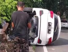 Mobil Honda Brio Terbalik di Tanjungpinang, Sopir Diduga Mengantuk