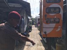 Warga Kampung Mentigi Batam Keluhkan Tiang Listrik Keropos, Minta PLN Segera Ganti