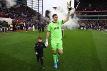 Emiliano Martinez Cetak Sejarah, Raih Yashin Trophy Dua Kali Beruntun Meski Dicemooh di Ballon d