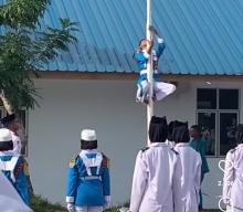 Tali Bendera Putus, Siswa SMK Muhammadiyah Tembesi Batam Nekat Panjat Tiang Bendera