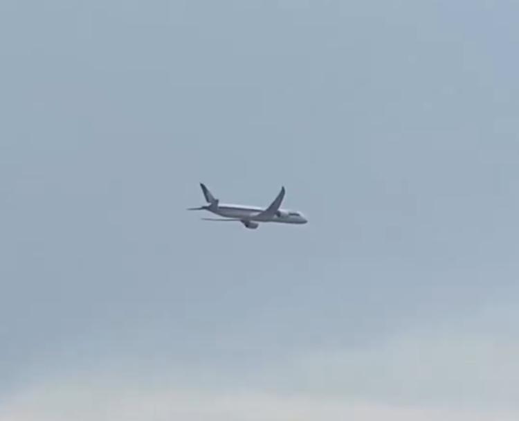 Warga Dihebohkan Pesawat Singapore Airlines Berputar-putar di Langit Batam, Ada Apa?