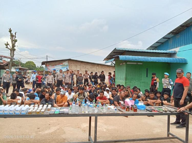 Razia Besar di Kampung Narkoba Batam: 88 Orang Positif, Puluhan Barang Bukti Disita