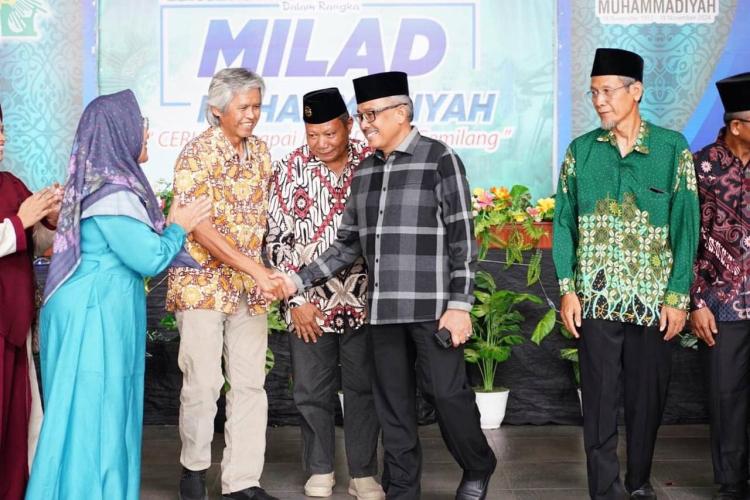 Milad ke-112 Muhammadiyah: Sekolah Muhammadiyah Plus Batam Gelar Pentas Seni di Mall Botania 2