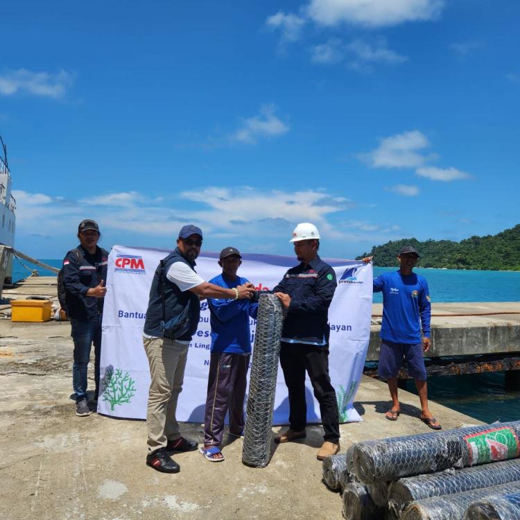 PT Cipta Persada Mulia Salurkan Bantuan CSR Ratusan Kawat Bubu Untuk Nelayan Desa Pekajang