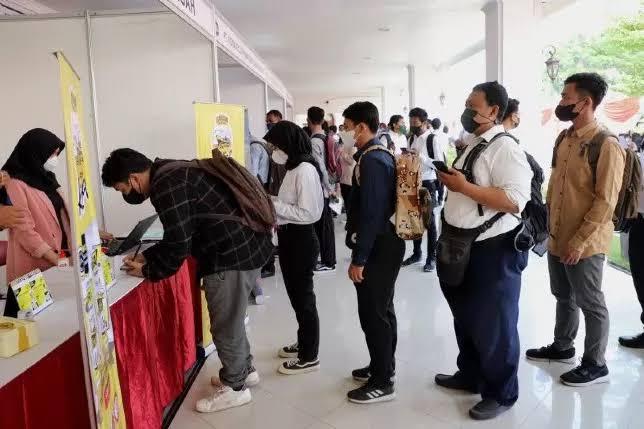Lowongan Kerja Batam Terbaru: Posisi HR Officer dengan Gaji hingga Rp7,6 Juta