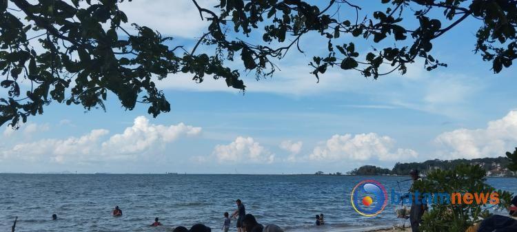 Diapit Resort Besar, Pantai Berpasir Putih di Ujung Batam Ini Menjadi Primadona, Gedung Singapura Terasa Dekat  