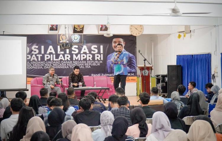 Randi Zulmariadi Sosialisasikan Empat Pilar Kebangsaan di STIE Pembangunan Tanjungpinang