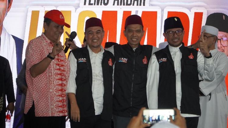 Beda Nasib Calon yang Di-endorse Ustad Abdul Somad (UAS) di Kepulauan Riau dan Riau