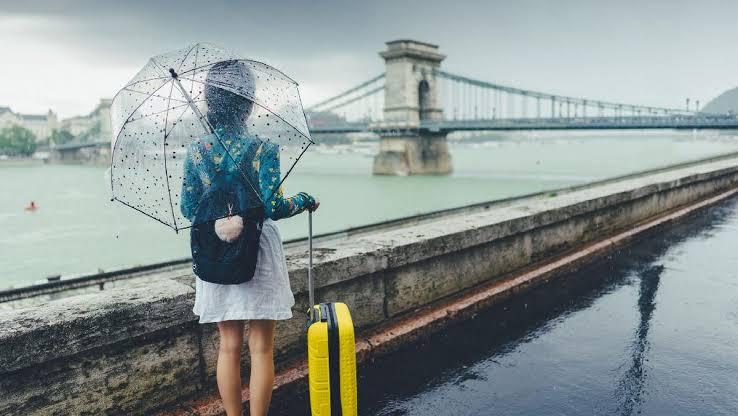 5 Tips Traveling Saat Musim Hujan: Tetap Nyaman dan Aman