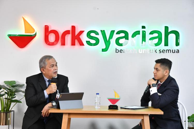 Bersama Dua Pakar Internasional, Direktur BRK Syariah Isi Seminar ICBISEA 2024 Umri 