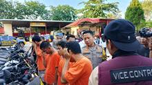 Polresta Barelang Gerebek Perjudian Dadu dan Sabung Ayam di Batam, Amankan 7 Tersangka dan Barang Bukti