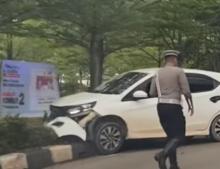 Kecelakaan di Simpang Fly Over Laluan Madani Batam, Mobil Honda Brio Tabrak Pembatas Jalan
