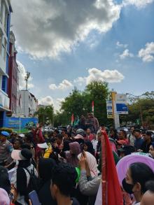 Warga GIA Residence Batam Datangi Kantor PT ABH, Orasi Bawa Truk Terbuka