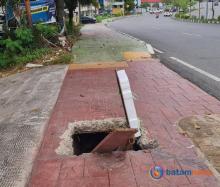 Lubang Menganga di Trotoar Jalan Raden Fatah Batam Resahkan Warga