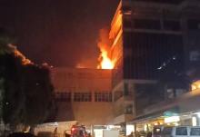 Kebakaran Hebat di Hotel Aston Karimun, Api Berasal dari Gudang dan Laundry Lantai 5
