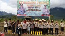 Dukung Swasembada Pangan, Polres Lingga Tanam Padi di Lahan Sawah Desa Panggak Darat