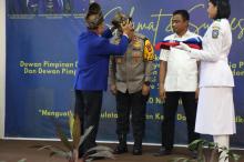 Kapolda Yan Fitri Dapat Gelar Kehormatan sebagai Bapak Nelayan Kepri oleh HNSI