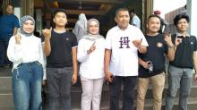Cuaca Hujan, Rocky Marciano Bawole Tetap Nyoblos di TPS 003 Karimun