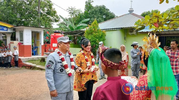 Bakamla Zona Barat Gelar Makan Bergizi Gratis Bersama 732 Siswa SDN 018 Sagulung