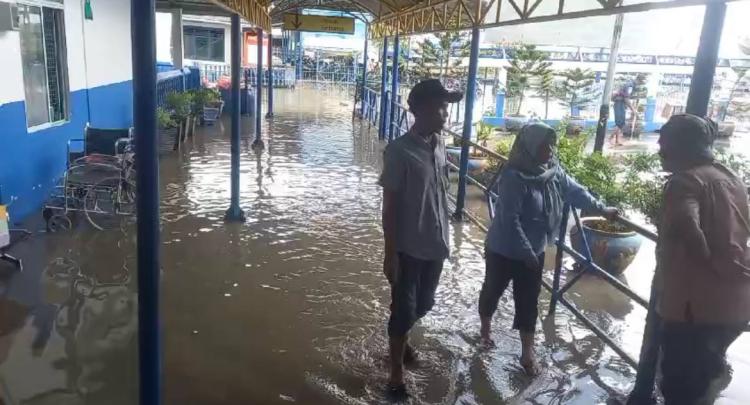 Banjir Rob Rendam Wilayah Pesisir Karimun, Warga Diminta Waspada