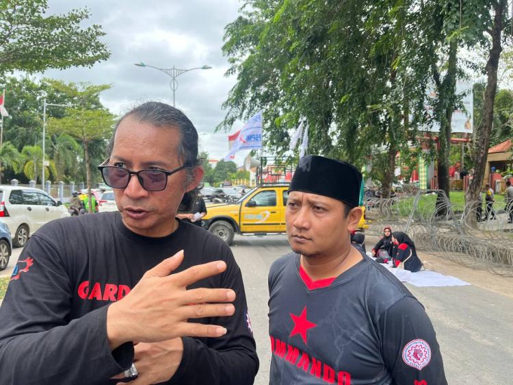 Puluhan Buruh Gelar Aksi di Graha Kepri, Desak Penetapan UMSK Batam 2025
