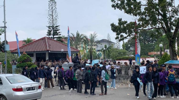 Aliansi Mahasiswa Demo DPRD dan BP Batam Terkait Konflik Rempang, Sampaikan 4 Tuntutan