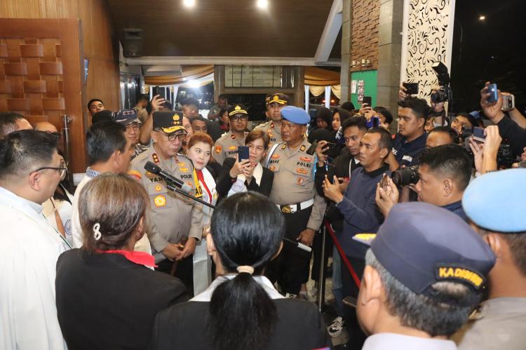 Ops Lilin Seligi 2024: Kapolda Kepri dan Forkopimda Pastikan Ibadah Natal Berjalan Kondusif