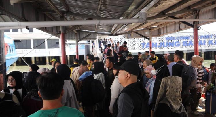 Arus Penumpang di Pelabuhan Tanjungbalai Karimun Capai 125.826 Orang Selama Libur Nataru