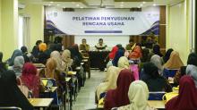 Disperindagkop-UKM Lingga Bekali Wirausaha Baru dengan Strategi dan Manajemen Bisnis