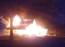 Bangunan Bekas Posko Pemenangan Bupati Lingga di Desa Merawang Terbakar