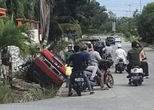 Kecelakaan Tunggal di Karimun, Pick Up Terguling Akibat Botol Air Mineral