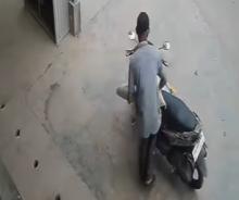 Dua Pelaku Gasak Tiga Karung Beras di Toko Sembako Batu Aji Terekam CCTV