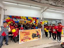 Rayakan Ulang Tahun ke-25, Alfamart Berikan Hadiah Utama Motor Honda Beat CBS kepada Pelanggan Setia