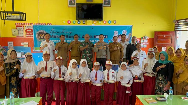 BGN Bagikan 3.003 Porsi Makanan Bergizi Gratis ke Siswa di Karimun