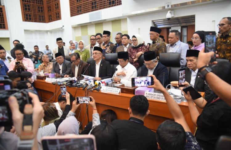BPIH 2025 Turun: Biaya Haji Lebih Murah, Ini Kesepakatan Kemenag dan DPR
