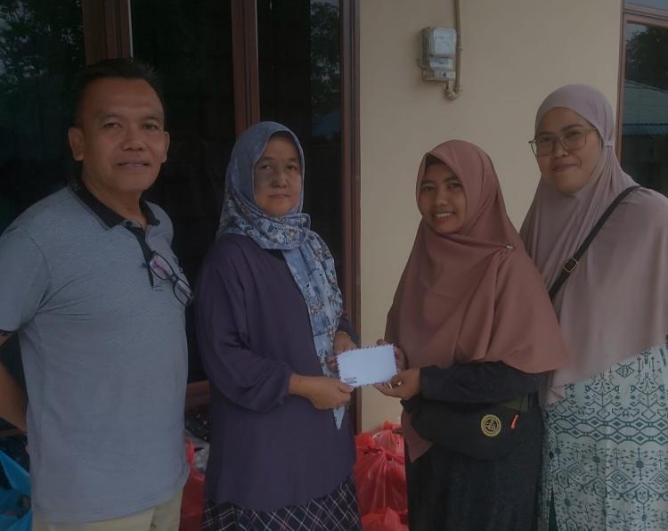 Warga Perumahan Al Azhar dan BIP Salurkan Bantuan untuk Korban Banjir di Kampung Pisang, Bintan