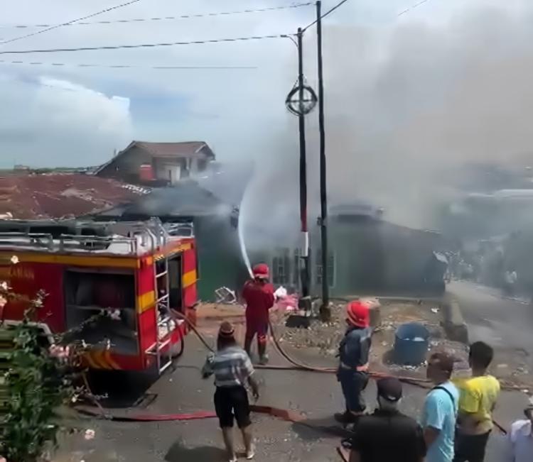 Rumah di Bengkong Hangus Terbakar, Korban Hanya Sempat Selamatkan Buku dan Pakaian