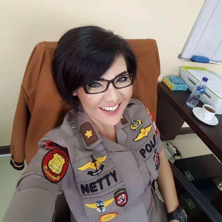 Istri Mantan Kapolres Lingga Viral Setelah Komentari Aksi Sekretaris Kabinet Mayor Teddy Indra Wijaya
