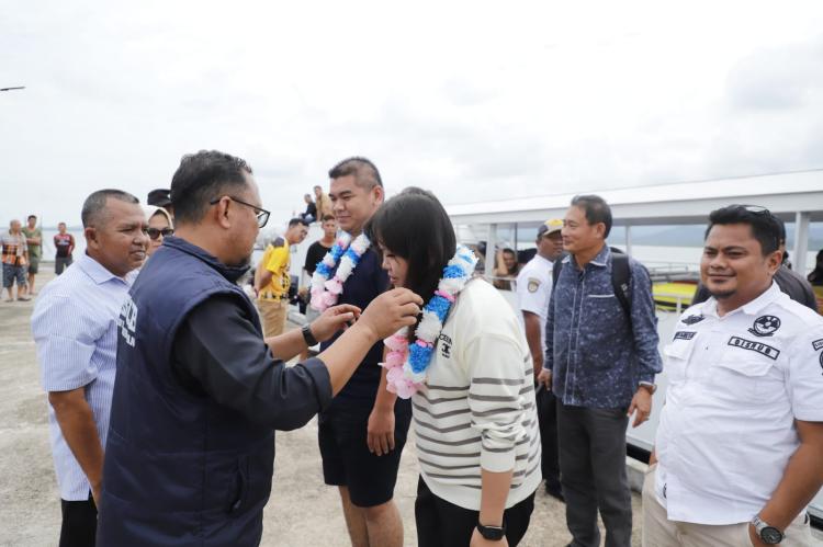 Sambut Imlek, 210 Penumpang Nikmati Kapal Gratis di Lingga