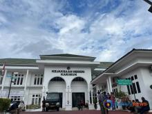 Penahanan Dua Tersangka Korupsi DLH Karimun Diperpanjang 30 Hari