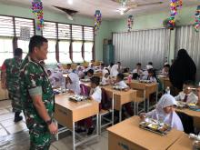 656 Siswa SDN 010 Bengkong Nikmati Makan Siang Bergizi Gratis dalam Uji Coba Program Nasional