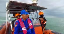 Tim SAR Temukan Life Jacket Saat Cari 3 Korban Kecelakaan Speed Boat di Perairan Internasional