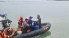 Kapal Isap Timah Tenggelam Diterjang Gelombang, 15 Selamat, 1 WNA Thailand Hilang