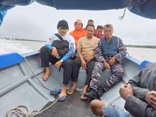 Kapal Nelayan Karimun Diterjang Gelombang Tinggi, Satu Tewas, Satu Selamat